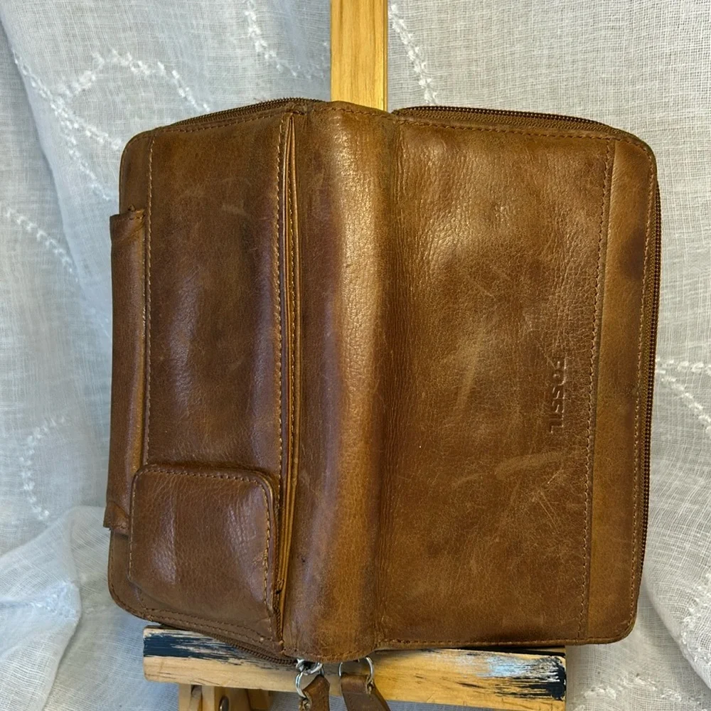 Fossil vintage leather wallet zip around wallet